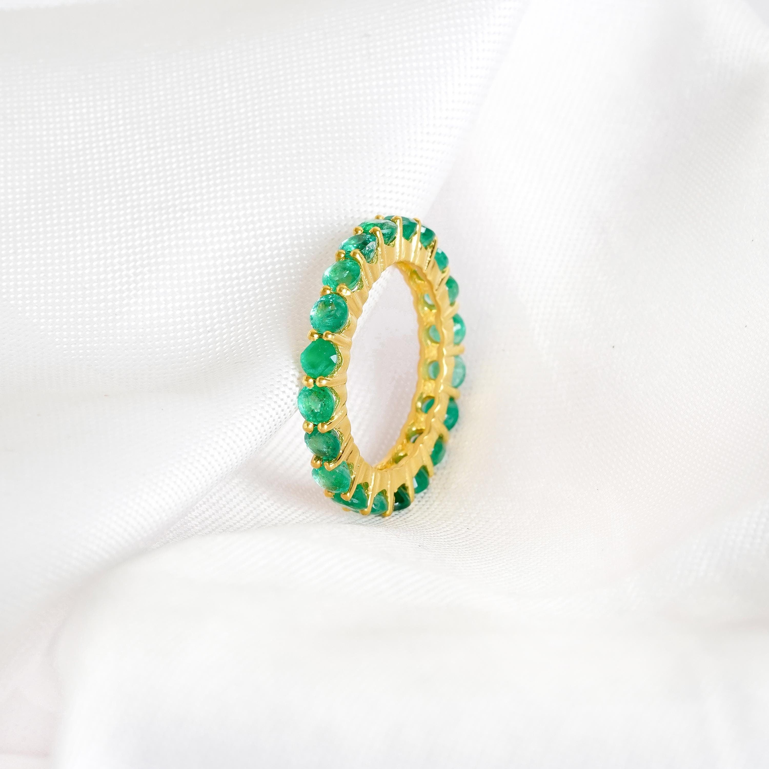 Emerald wedding band in 925 sterling silver for women