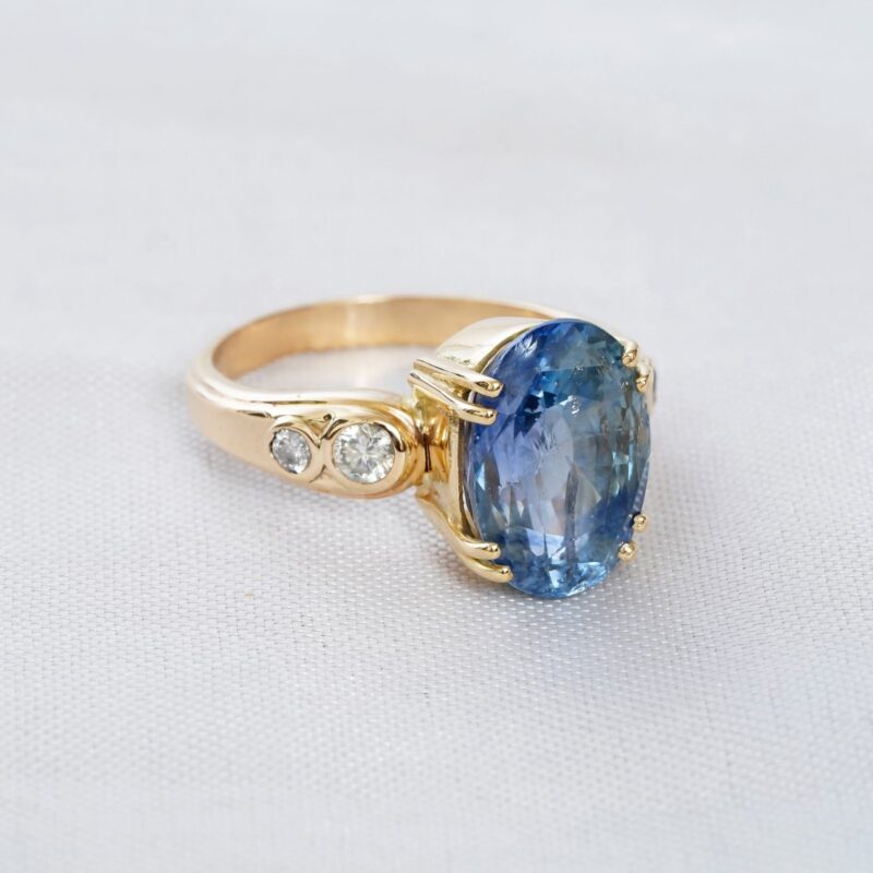 Oval Blue Sapphire Ring for Women - Image 4